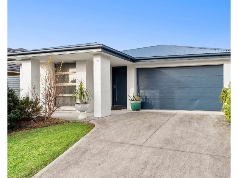 28 Red Hill Parade, Tomakin NSW 2537