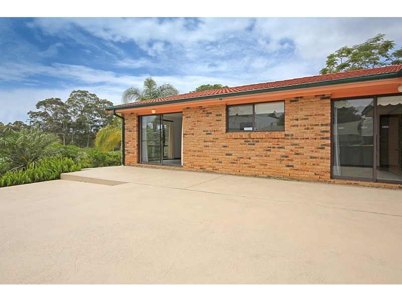 4 Blaxland Court, Sunshine Bay NSW 2536