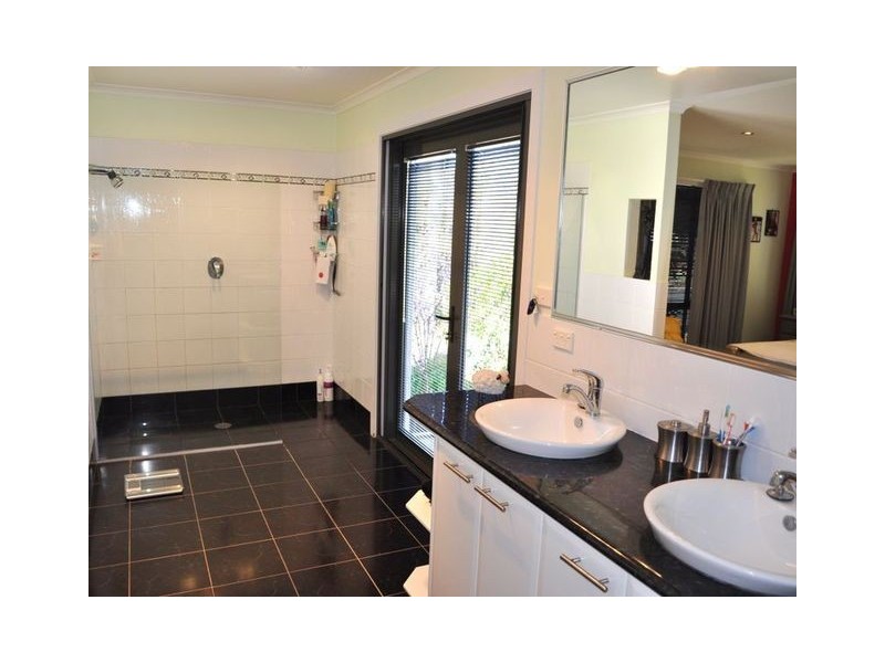 6 Burri Palm Way, Surfside NSW 2536