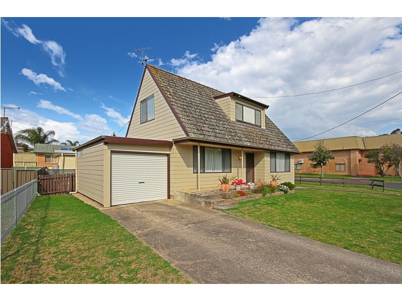 2 Dolphin Avenue, Batemans Bay NSW 2536