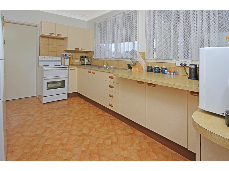 2 Dolphin Avenue, Batemans Bay NSW 2536