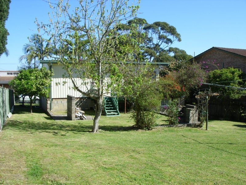 4 Fauna Avenue, Long Beach NSW 2536