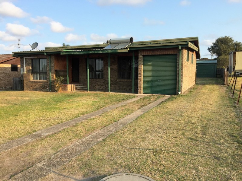 12 Heffernan Place, Moruya NSW 2537