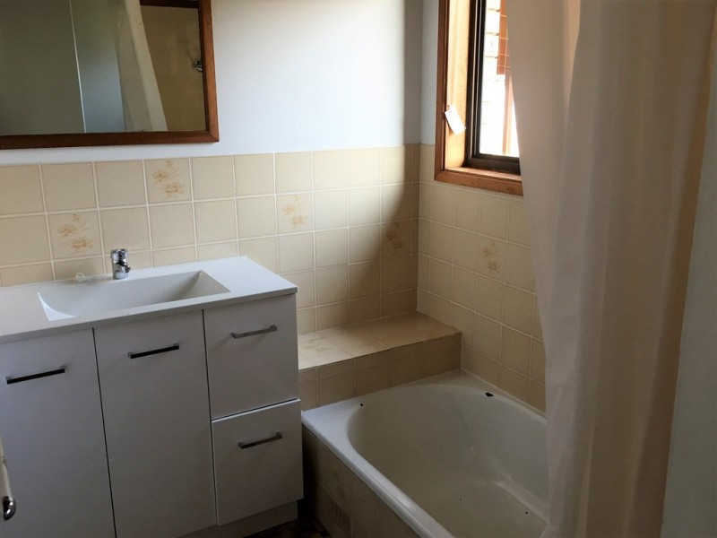 12 Heffernan Place, Moruya NSW 2537