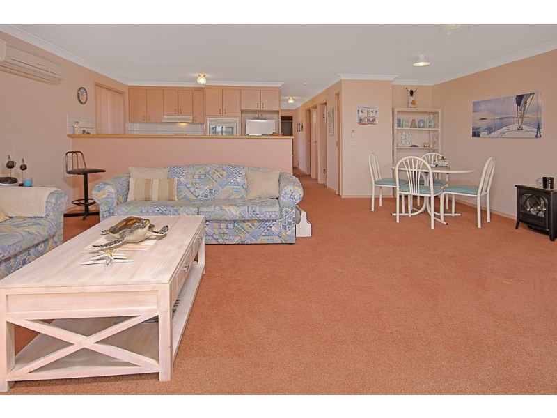 4/212 Beach Road, Batehaven NSW 2536