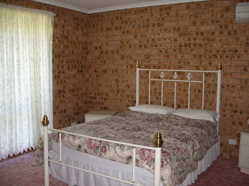 8 Deakin Parade, Tomakin NSW 2537