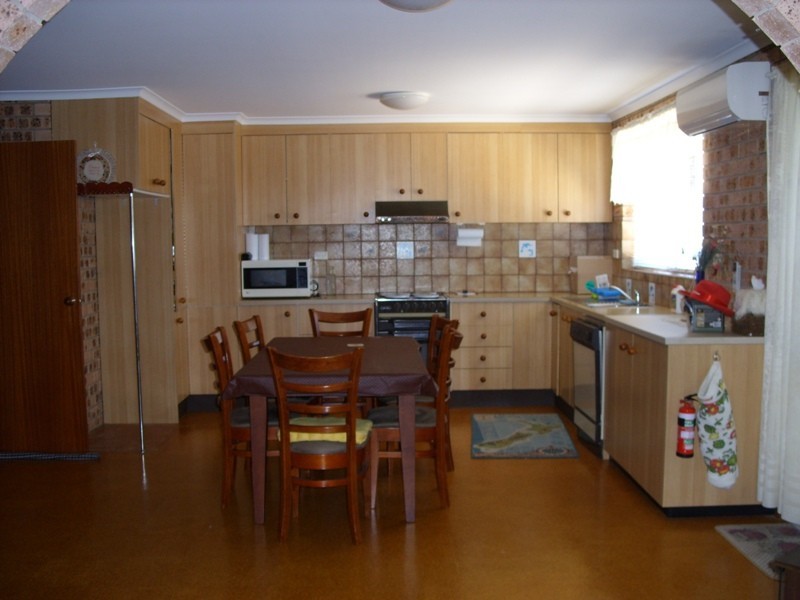 8 Deakin Parade, Tomakin NSW 2537