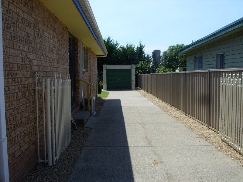 8 Deakin Parade, Tomakin NSW 2537