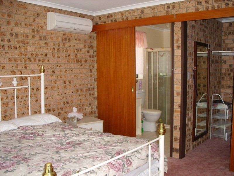 8 Deakin Parade, Tomakin NSW 2537