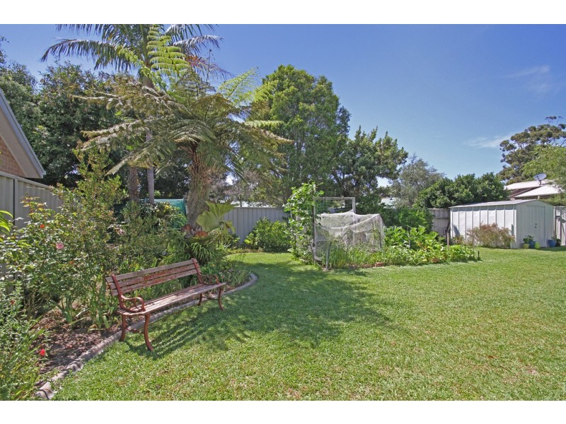 17 Zanthus Drive, Broulee NSW 2537