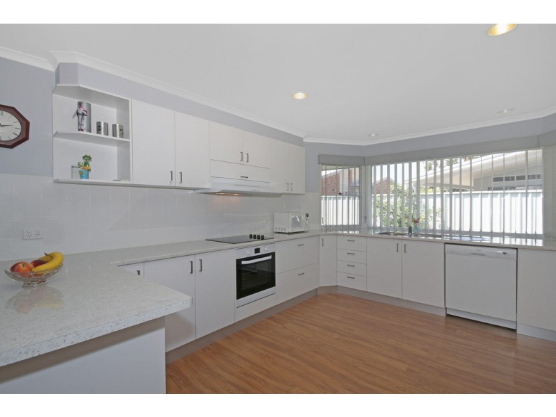 17 Zanthus Drive, Broulee NSW 2537