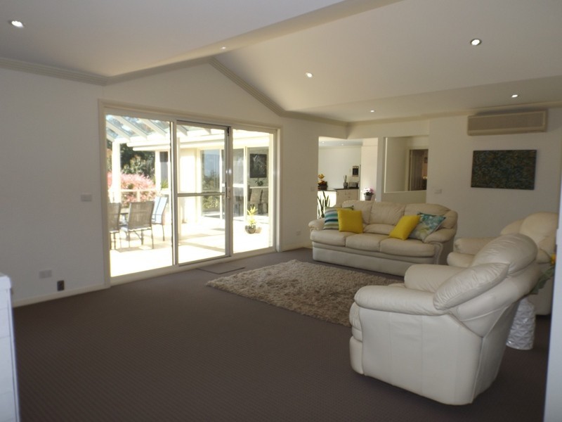 125 Vista Avenue, Batemans Bay NSW 2536