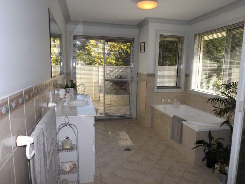 125 Vista Avenue, Batemans Bay NSW 2536