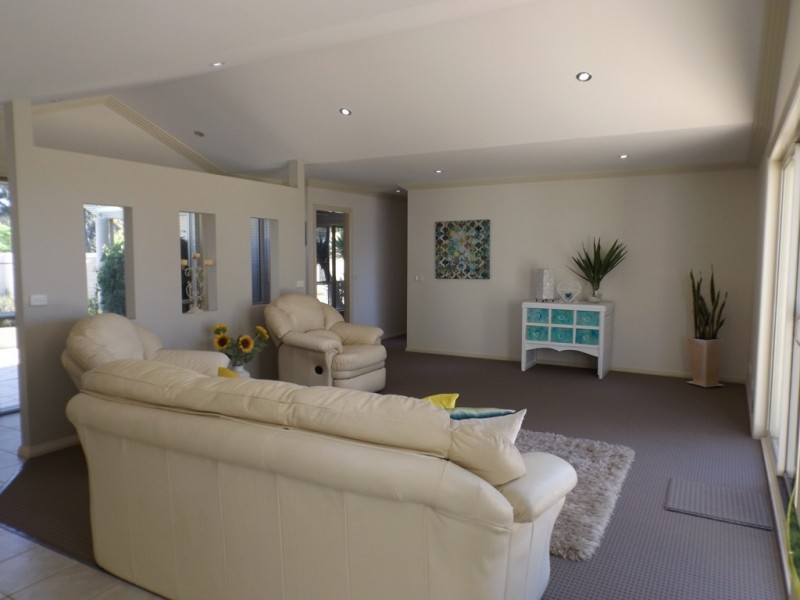 125 Vista Avenue, Batemans Bay NSW 2536