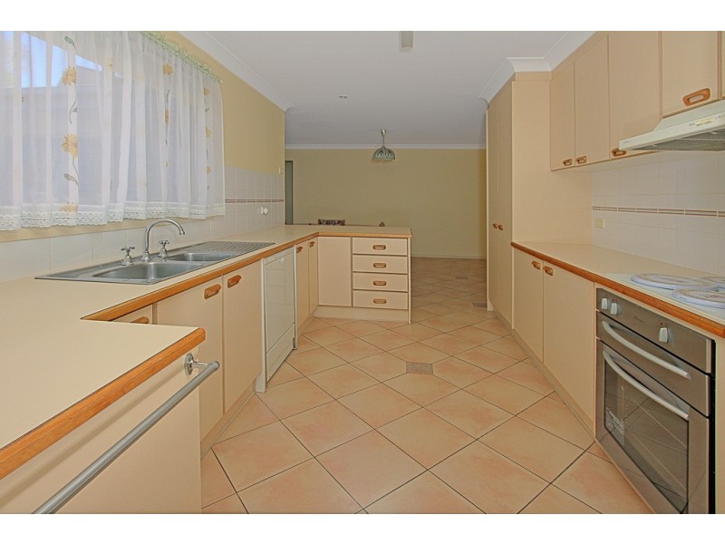 6 Lincoln Crescent, North Batemans Bay NSW 2536