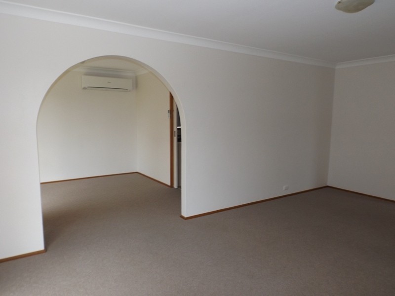 33 Pacific Road, Surf Beach NSW 2536