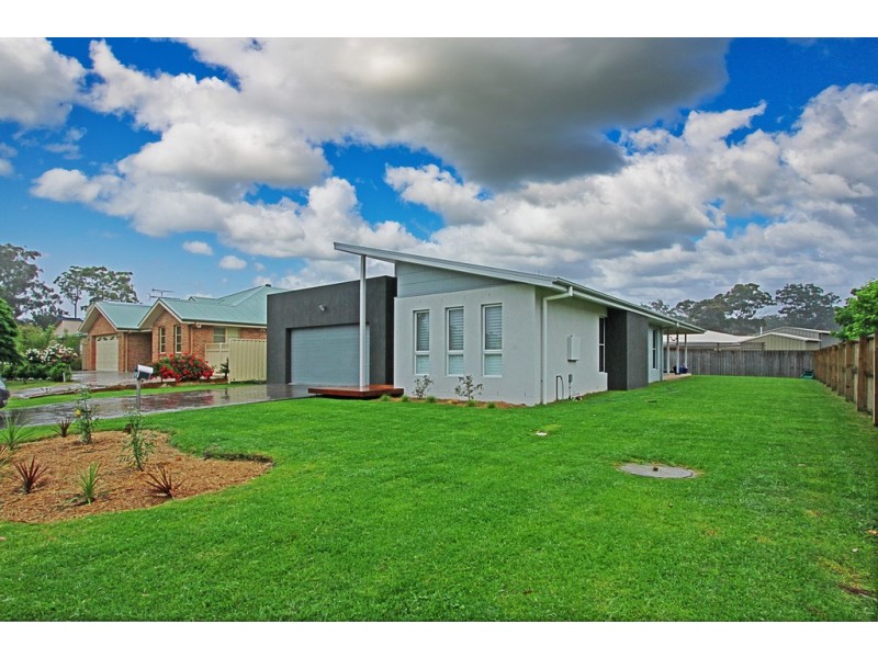 9 Suzanne Way, Broulee NSW 2537