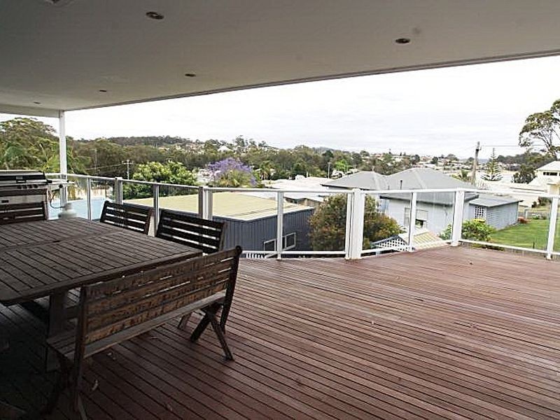 12 Bronte Crescent, Sunshine Bay NSW 2536