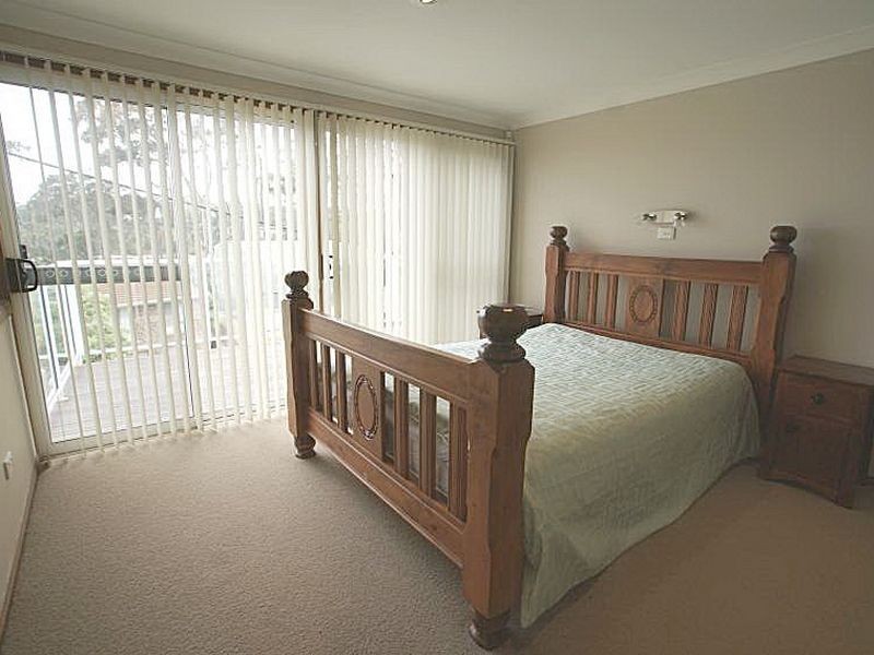 12 Bronte Crescent, Sunshine Bay NSW 2536