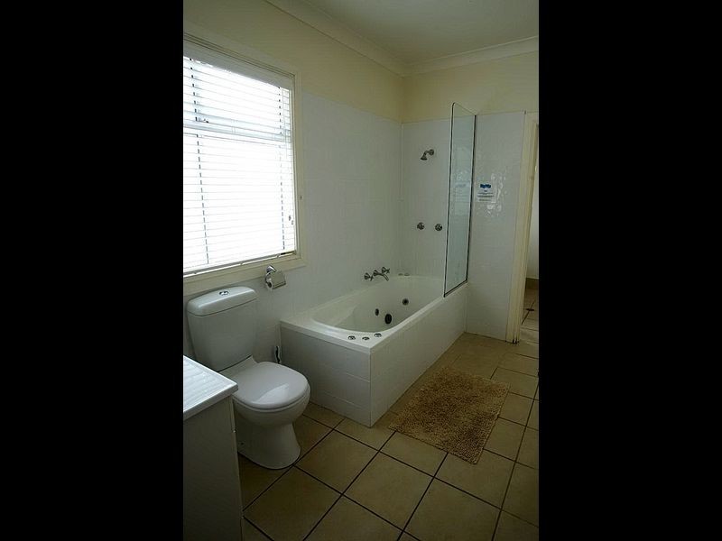 12 Bronte Crescent, Sunshine Bay NSW 2536