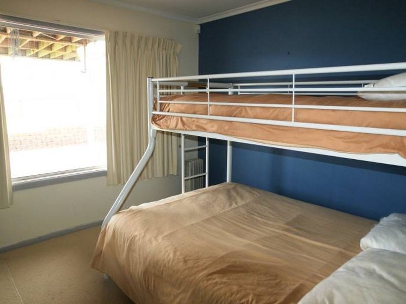 12 Bronte Crescent, Sunshine Bay NSW 2536