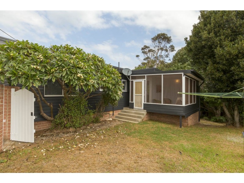 1 Nioka Avenue, Malua Bay NSW 2536