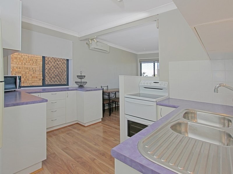 16 Ocean Road, Batehaven NSW 2536