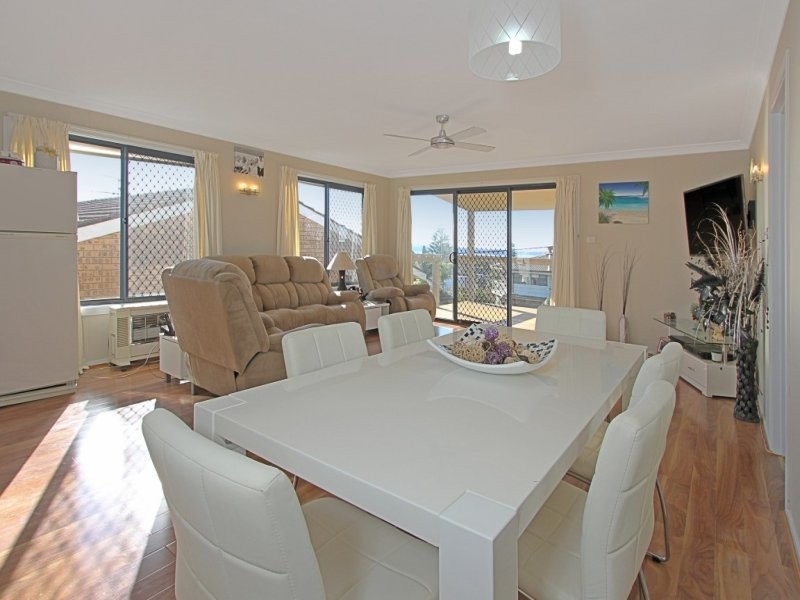 16 Ocean Road, Batehaven NSW 2536