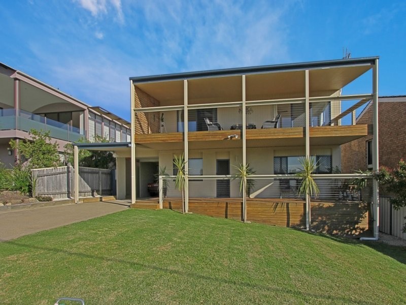 16 Ocean Road, Batehaven NSW 2536