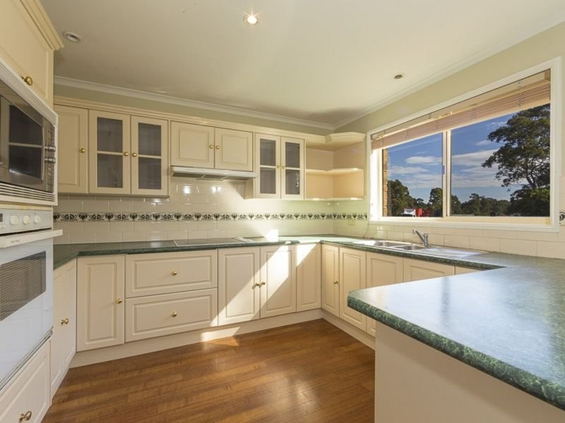 16 Karoola Crescent, Surfside NSW 2536