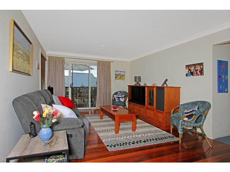 3 Blaxland Crescent, Sunshine Bay NSW 2536