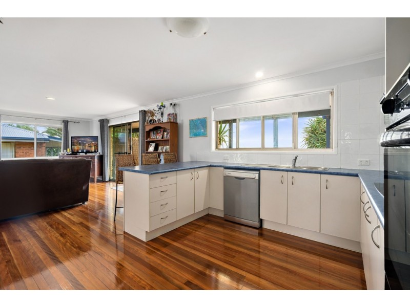 28 Bayside Dve, Beachmere QLD 4510