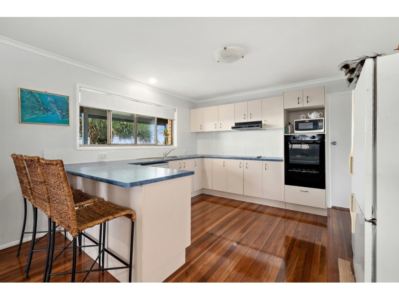 28 Bayside Dve, Beachmere QLD 4510