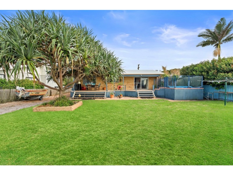 28 Bayside Dve, Beachmere QLD 4510