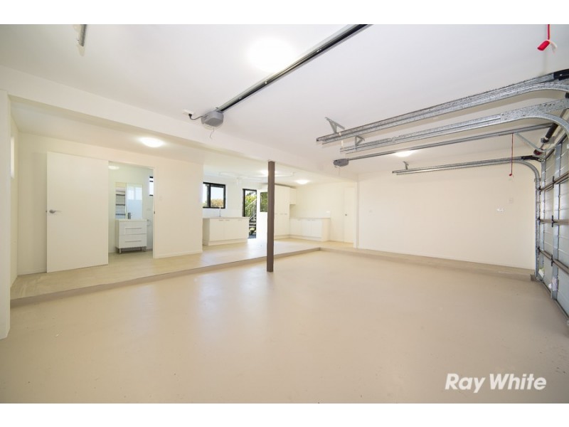 102 Biggs Street, Beachmere QLD 4510