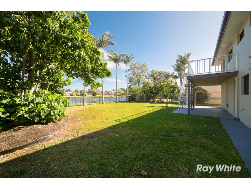 102 Biggs Street, Beachmere QLD 4510