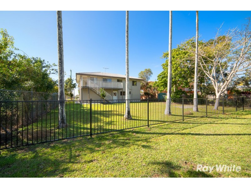 102 Biggs Street, Beachmere QLD 4510