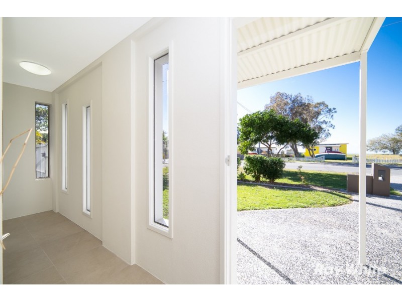 102 Biggs Street, Beachmere QLD 4510