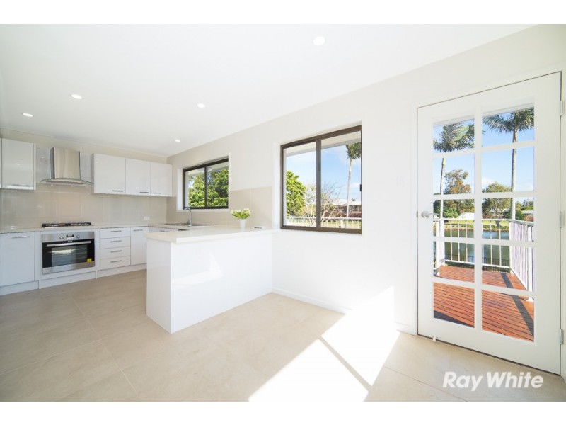 102 Biggs Street, Beachmere QLD 4510