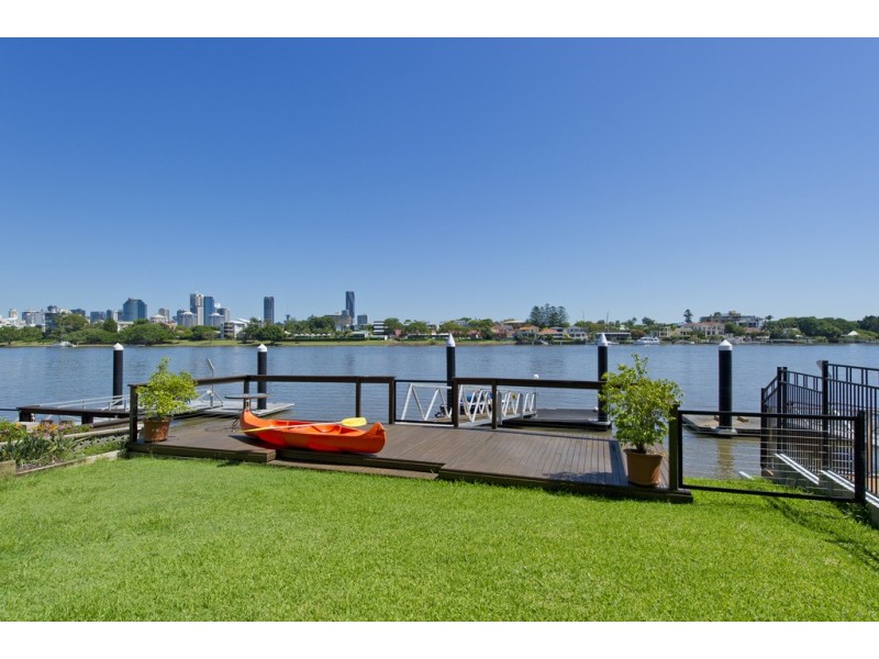 32 Wynnum Road, Norman Park QLD 4170