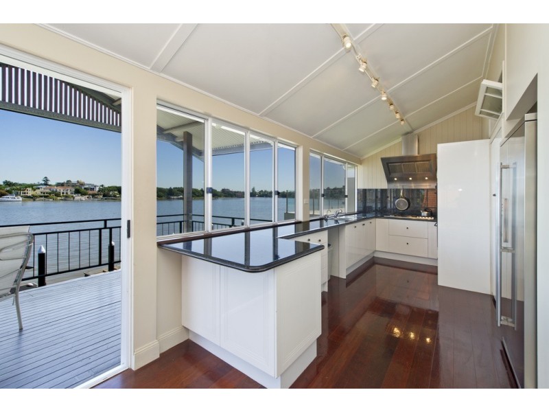 32 Wynnum Road, Norman Park QLD 4170