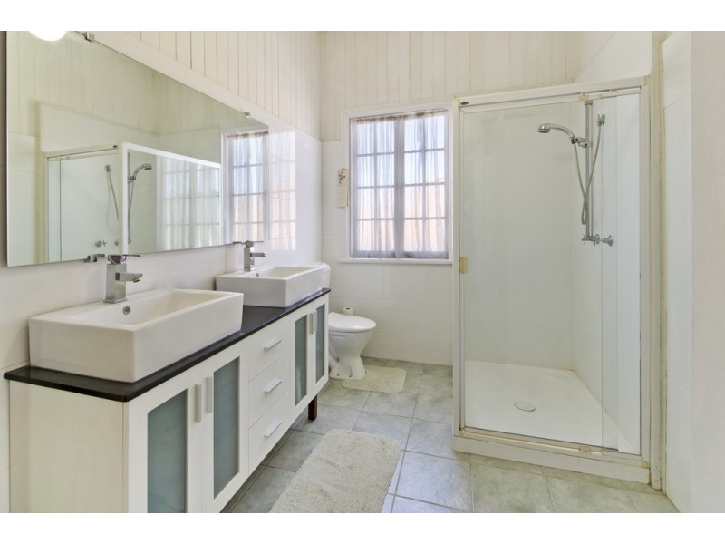 32 Wynnum Road, Norman Park QLD 4170