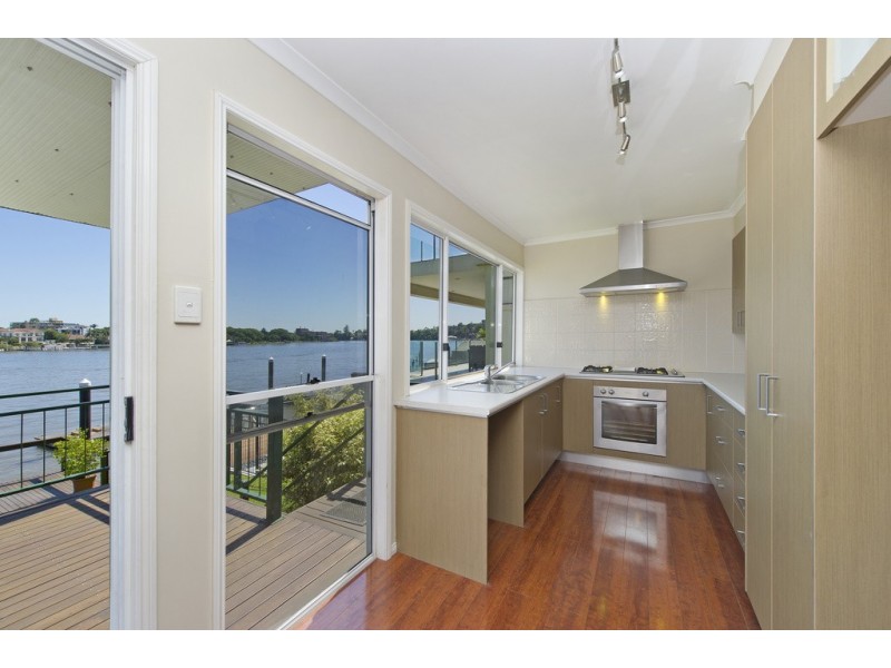 32 Wynnum Road, Norman Park QLD 4170