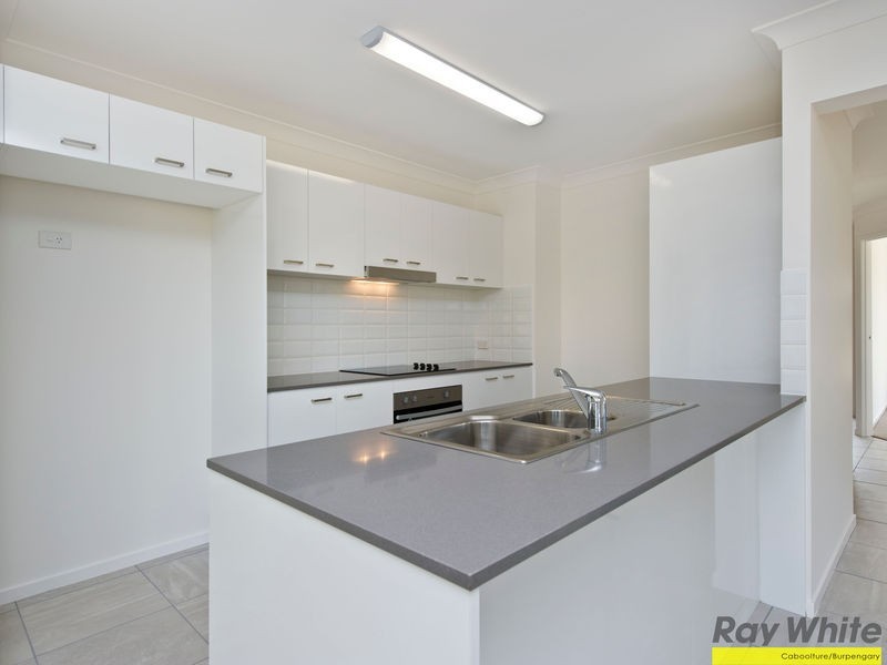 37 Pinegrove St, Morayfield QLD 4506