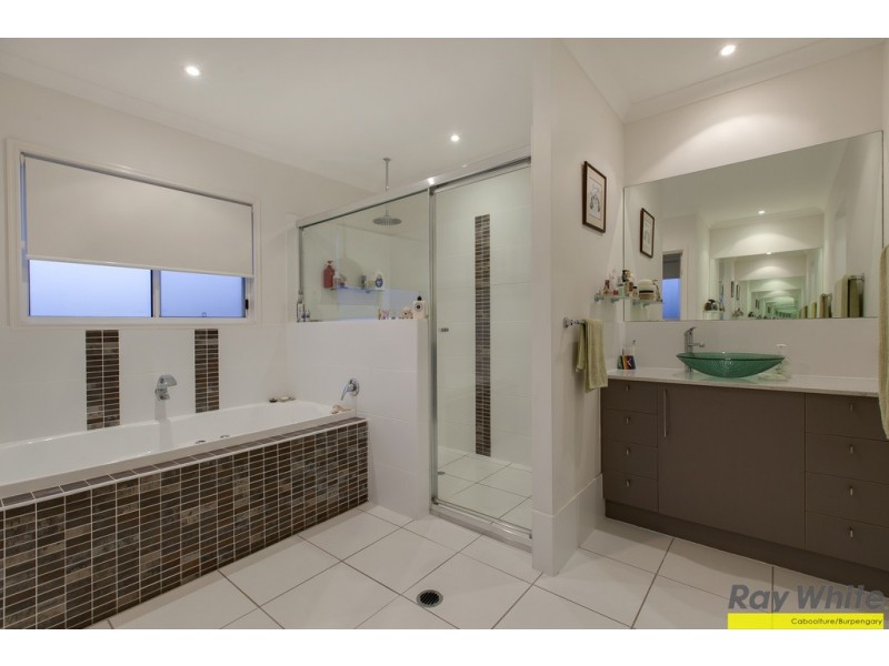 135 Faheys Road West, Albany Creek QLD 4035