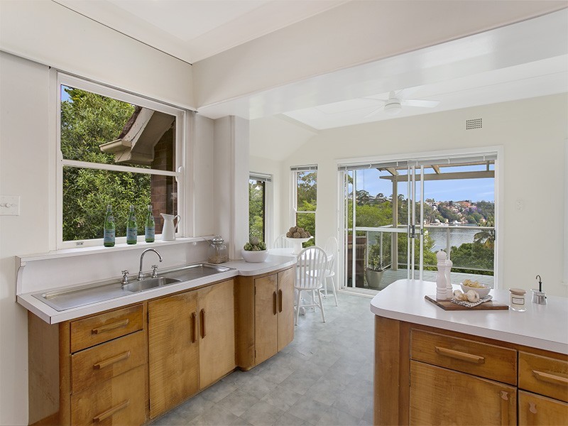 18 Pleasant Way, Blakehurst NSW 2221