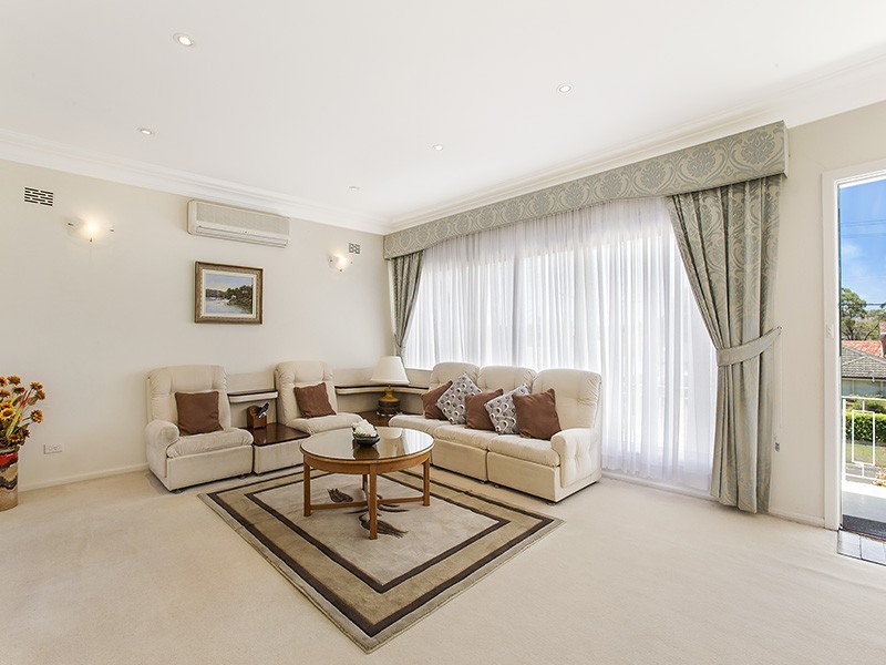 17 Queanbeyan Avenue, Miranda NSW 2228