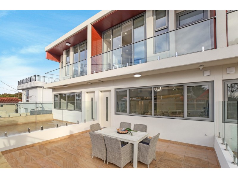 2/8-12 Murralin Lane, Sylvania NSW 2224