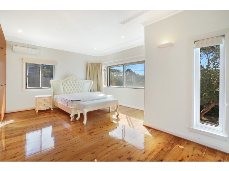 15 Benwerrin Avenue, Carss Park NSW 2221