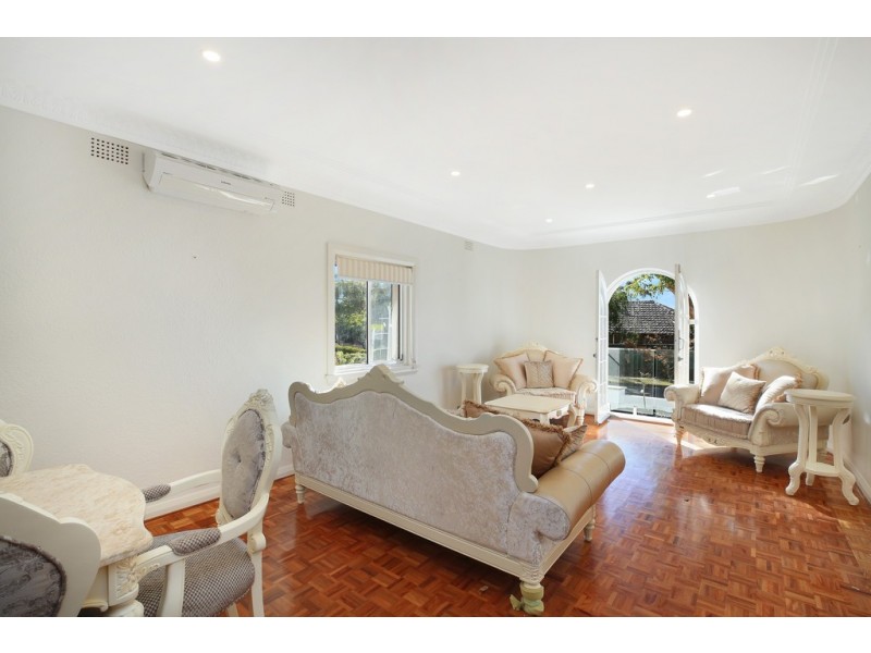 15 Benwerrin Avenue, Carss Park NSW 2221